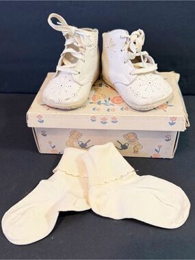 Vintage Montgomery Ward White Baby Shoes Original Box 1960’s Sz 0 Classic Socks